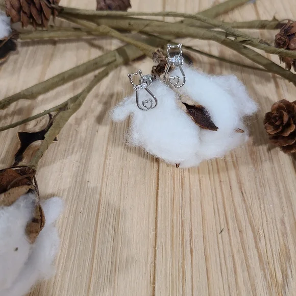 🐱🐱NEW🐱🐱ADORABLE!! Hollow Cat Earring with CZ'S on the collar in 925 Silver - Picture 7 of 13